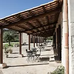 Valle Dell'acanto * موديكا