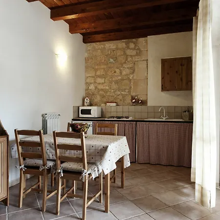 Valle Dell'acanto Apartment *